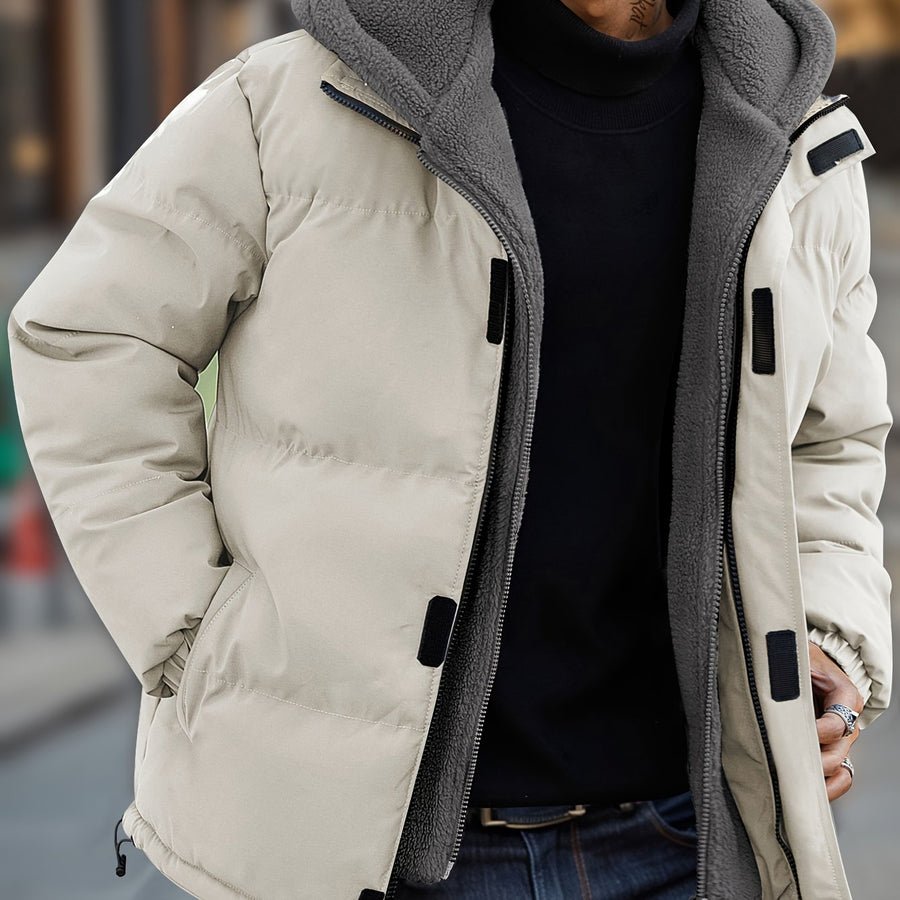Manteau matelassé, à capuche, coupe ample, coloris blanc, détail