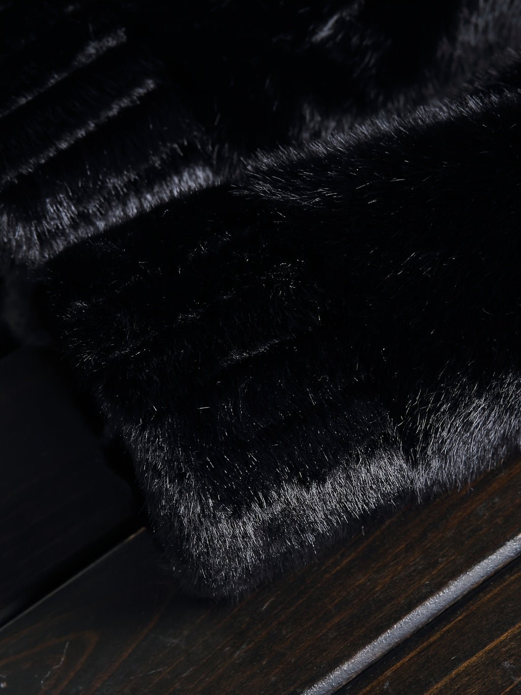 Veste en fausse fourrure longue, réversible, détail du vêtement