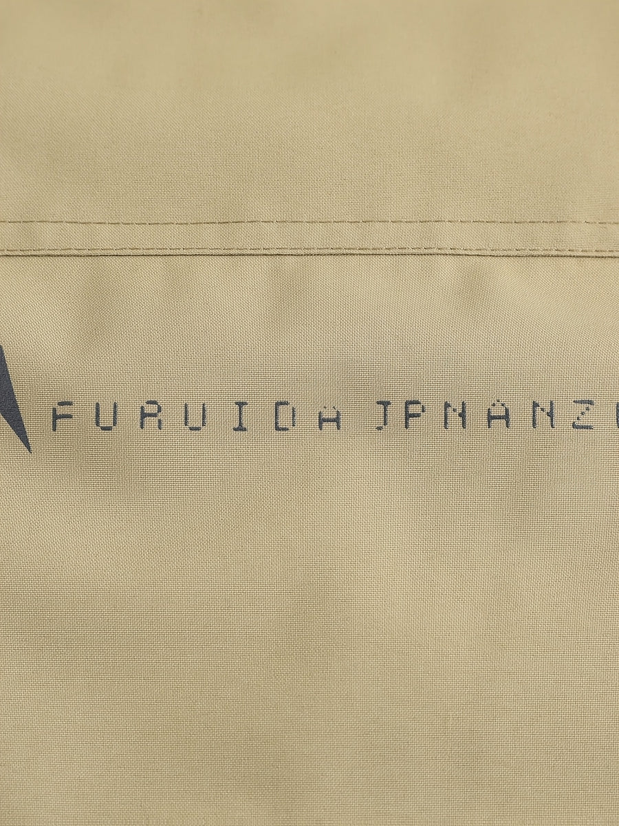 Manteau long, grandes tailles, à capuche, détail du vêtement