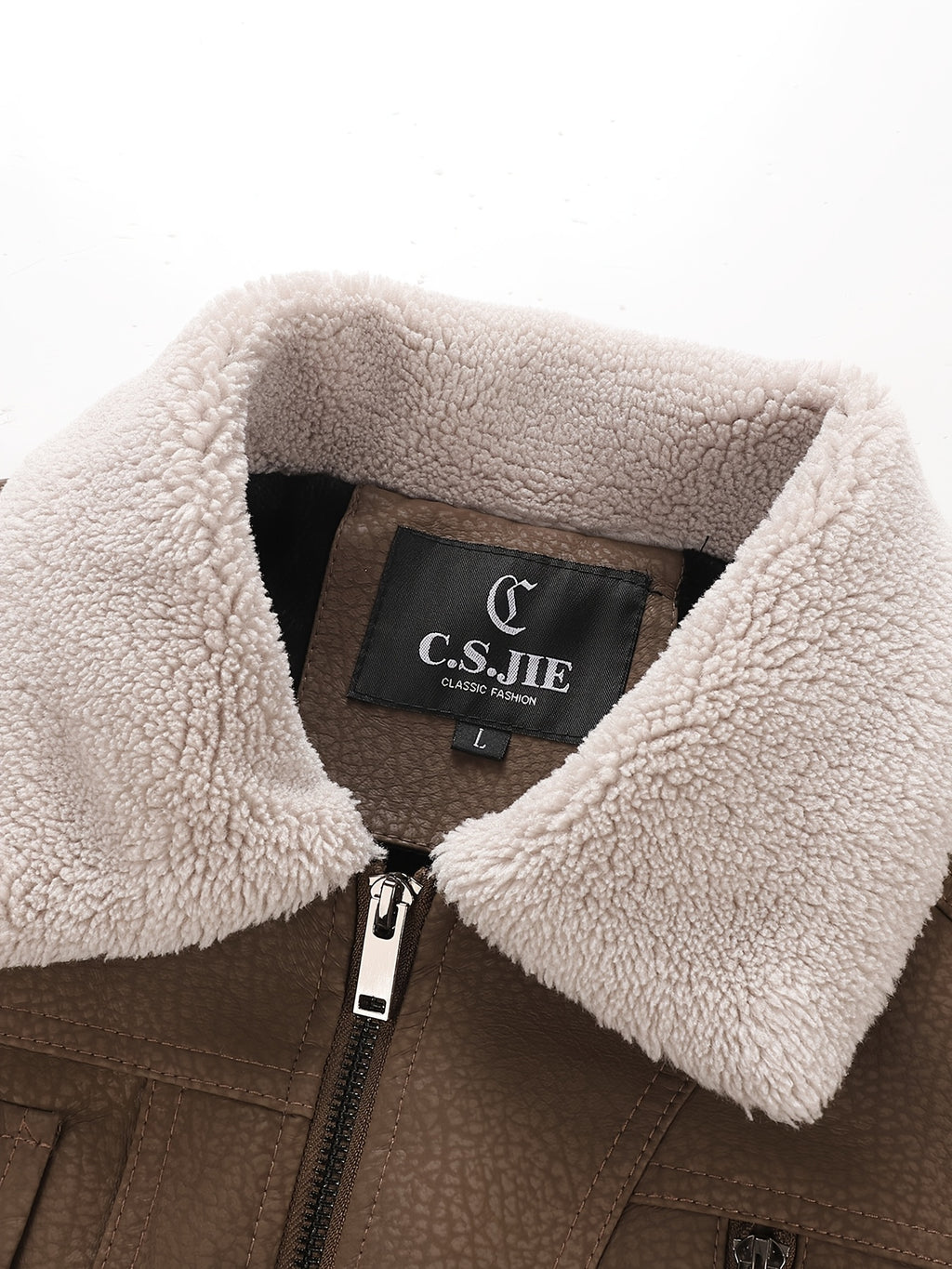 Veste de moto en PU pelucheux avec doublure à revers, doublure épaisse et chaude, tissu à texture vintage, multiples poches à fermeture éclair, coupe slim courte, tenue décontractée américaine pour la conduite et les trajets automne/hiver, vête, détail du vêtement