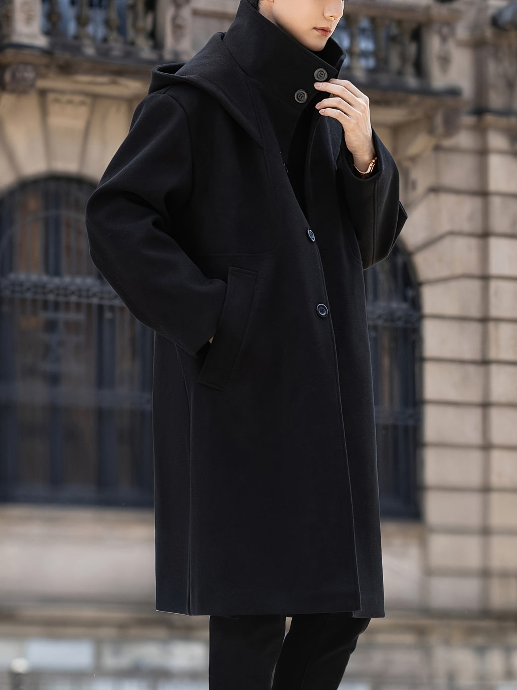 Trench long, à capuche, noir, détail du vêtement