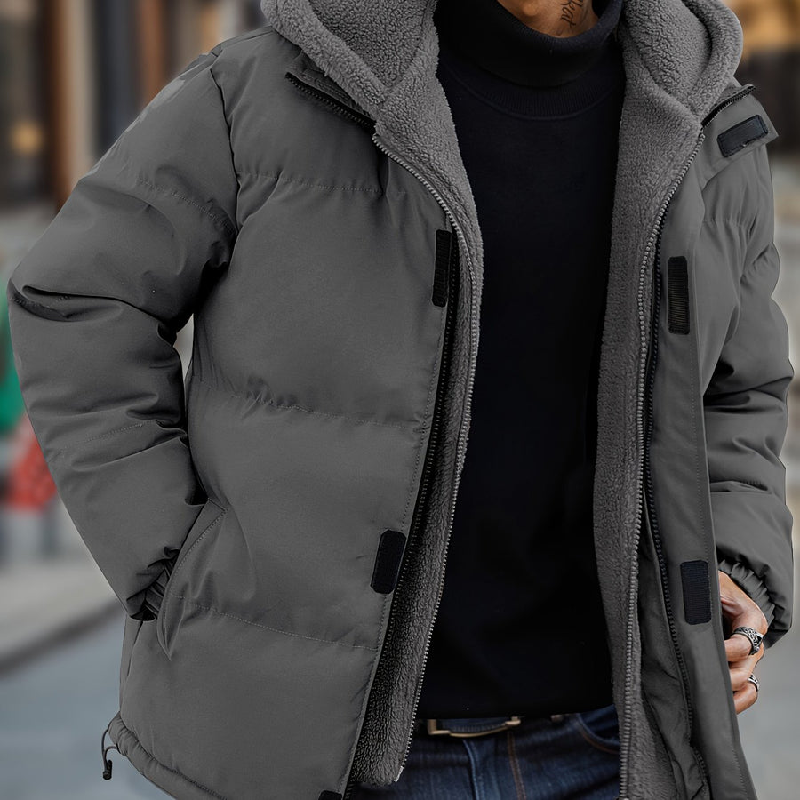 Manteau matelassé, à capuche, coupe ample, coloris gris, détail