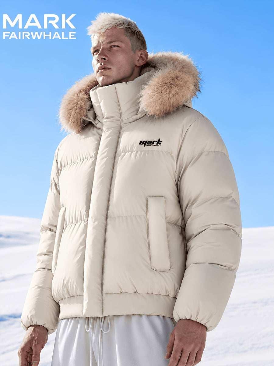 Blouson en fausse fourrure, à capuche, détail du vêtement